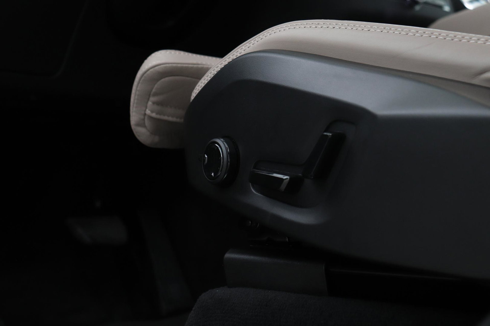 Volvo XC90 T8 Plug-in hybrid Ultra Bright | Luchtvering | Bowers&Wilkins | Trekhaak | Massage+Ventilatie | Head-Up