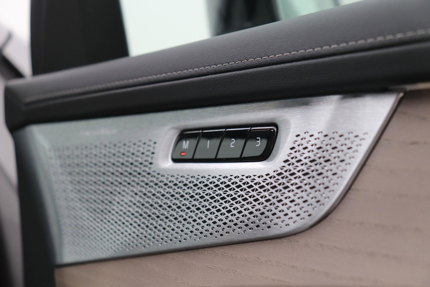 Volvo XC90 T8 Plug-in hybrid Ultra Bright | Luchtvering | Bowers&Wilkins | Trekhaak | Massage+Ventilatie | Head-Up
