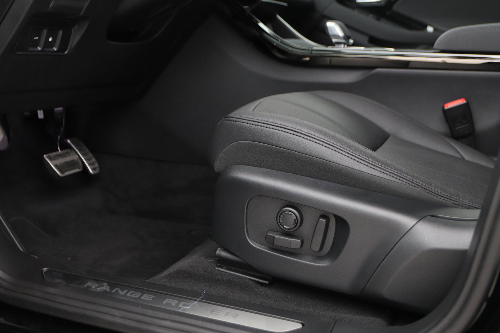 Land Rover Range Rover Evoque 1.5 P270e PHEV AWD Dynamic SE | Black Pack | Schuif/kanteldak | Trekhaak | ACC | 360° Camera