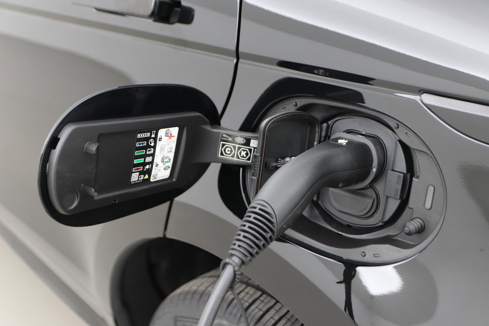 Land Rover Range Rover Evoque 1.5 P270e PHEV AWD Dynamic SE | Black Pack | Schuif/kanteldak | Trekhaak | ACC | 360° Camera