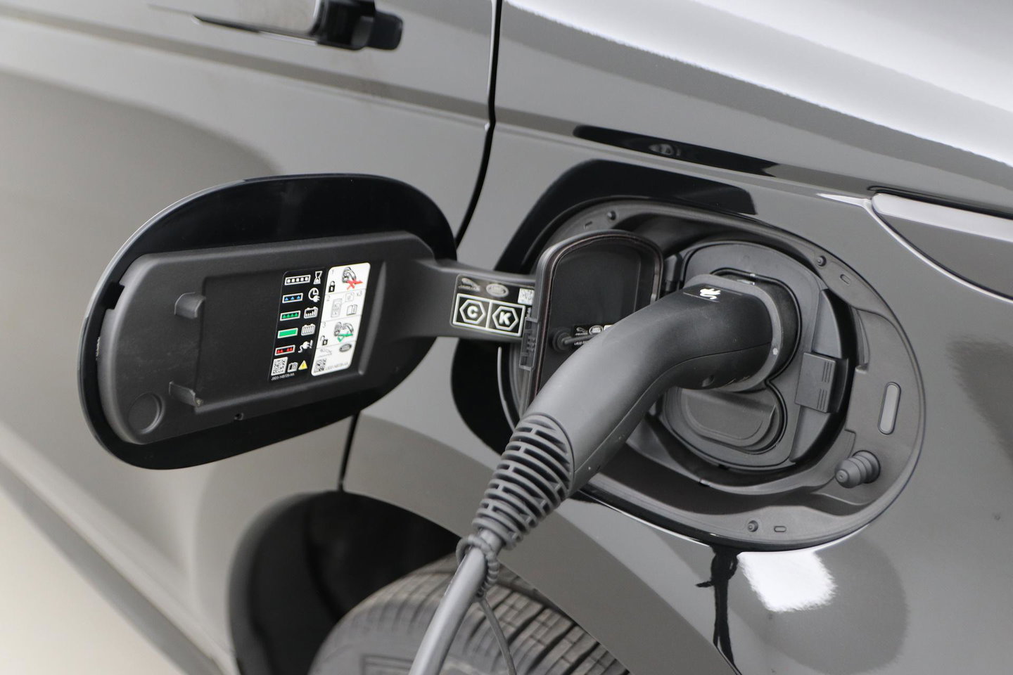 Land Rover Range Rover Evoque 1.5 P270e PHEV AWD Dynamic SE | Black Pack | Schuif/kanteldak | Trekhaak | ACC | 360° Camera