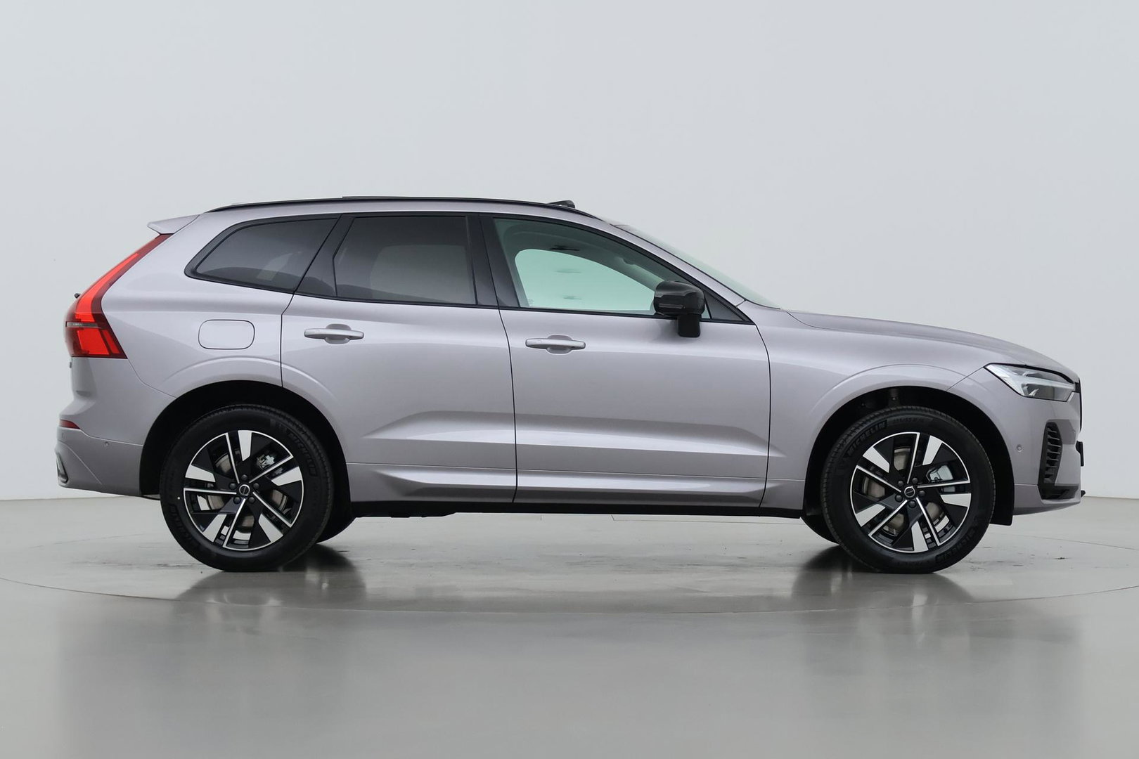 Volvo XC60 T6 Plug-in hybrid Plus Dark | NIEUW | Head-Up | ACC | 360° Camera | Panoramadak | BLIS