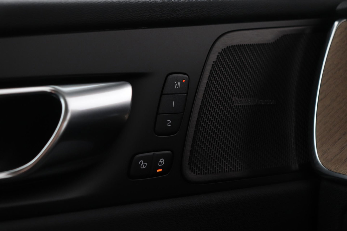 Volvo XC60 T6 Plug-in hybrid Plus Dark | NIEUW | Head-Up | ACC | 360° Camera | Panoramadak | BLIS