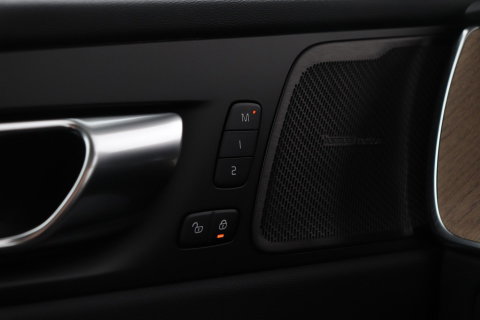 Volvo XC60 T6 Plug-in hybrid Plus Dark | NIEUW | Head-Up | ACC | 360° Camera | Panoramadak | BLIS