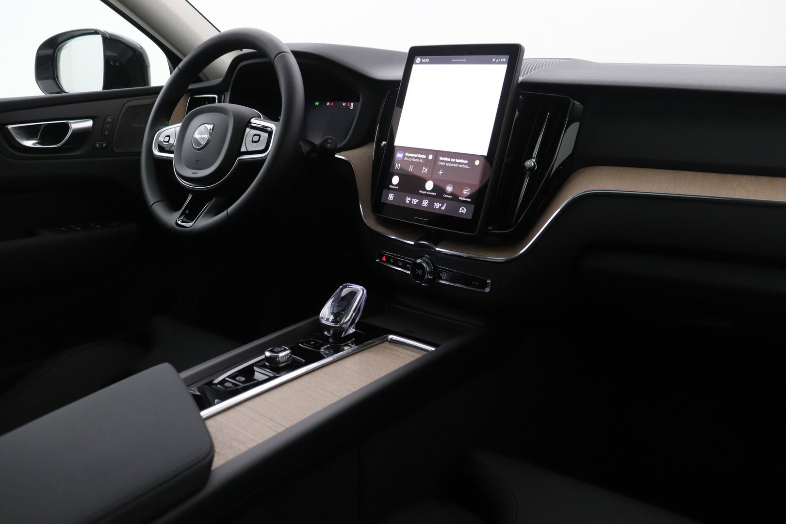 Volvo XC60 T6 Plug-in hybrid Plus Dark | NIEUW | Head-Up | ACC | 360° Camera | Panoramadak | BLIS