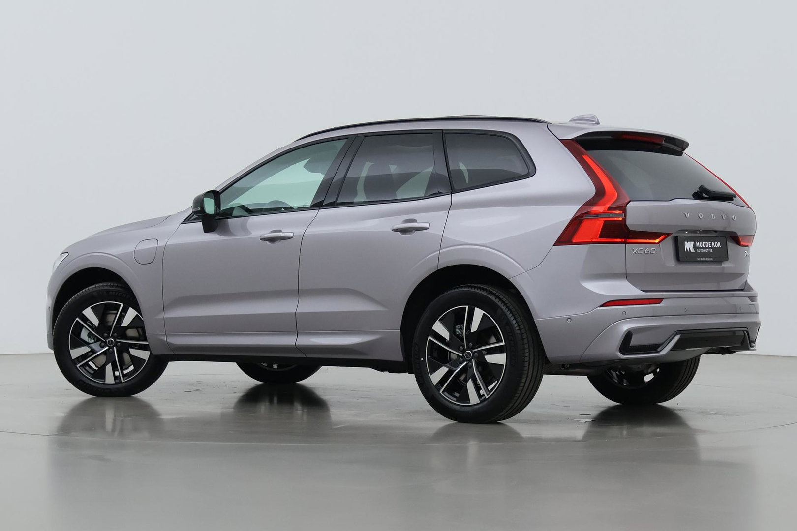 Volvo XC60 T6 Plug-in hybrid Plus Dark | NIEUW | Head-Up | ACC | 360° Camera | Panoramadak | BLIS