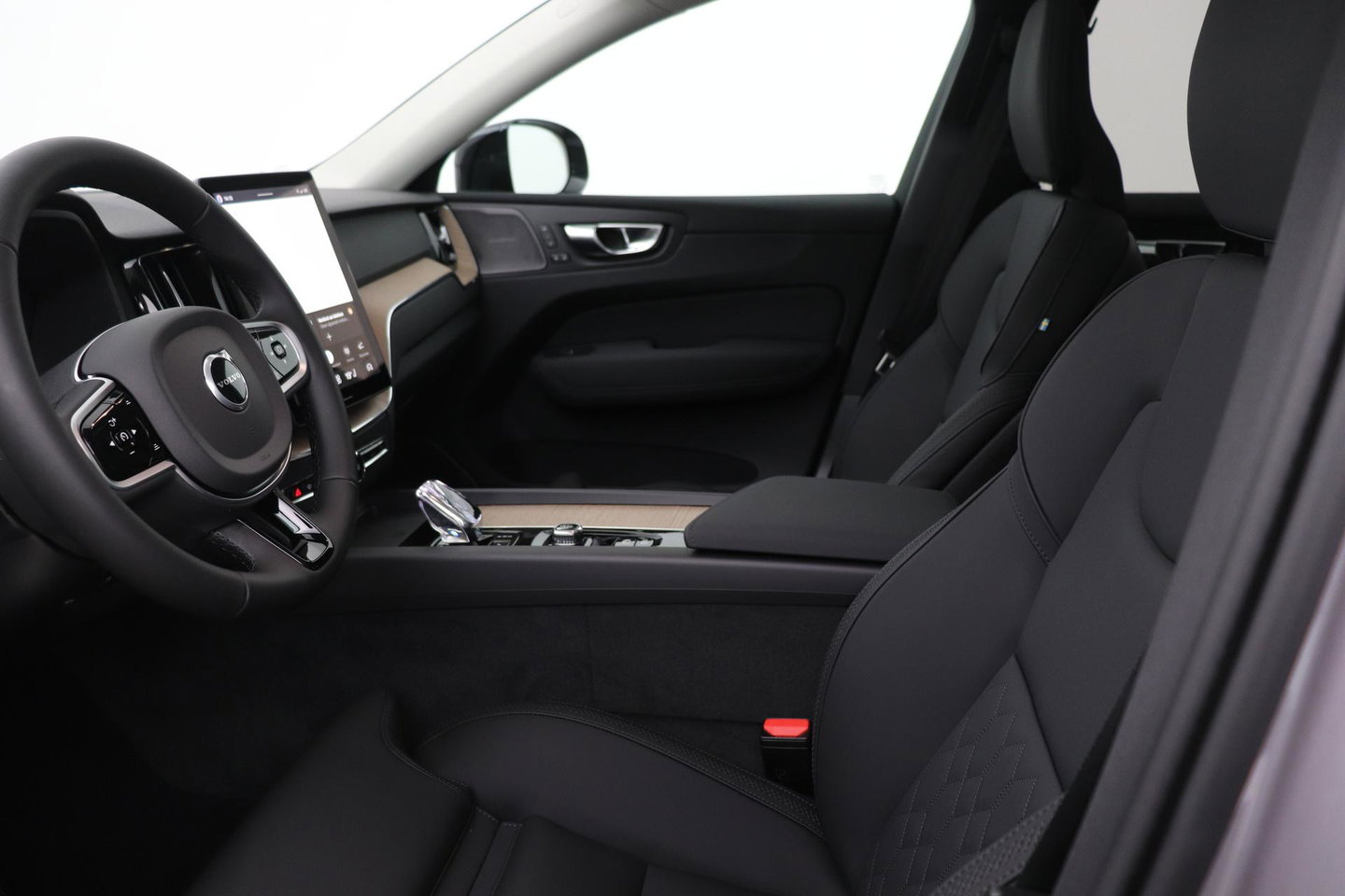 Volvo XC60 T6 Plug-in hybrid Plus Dark | NIEUW | Head-Up | ACC | 360° Camera | Panoramadak | BLIS