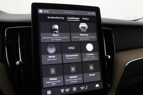 Volvo XC60 T6 Plug-in hybrid Plus Dark | NIEUW | Head-Up | ACC | 360° Camera | Panoramadak | BLIS