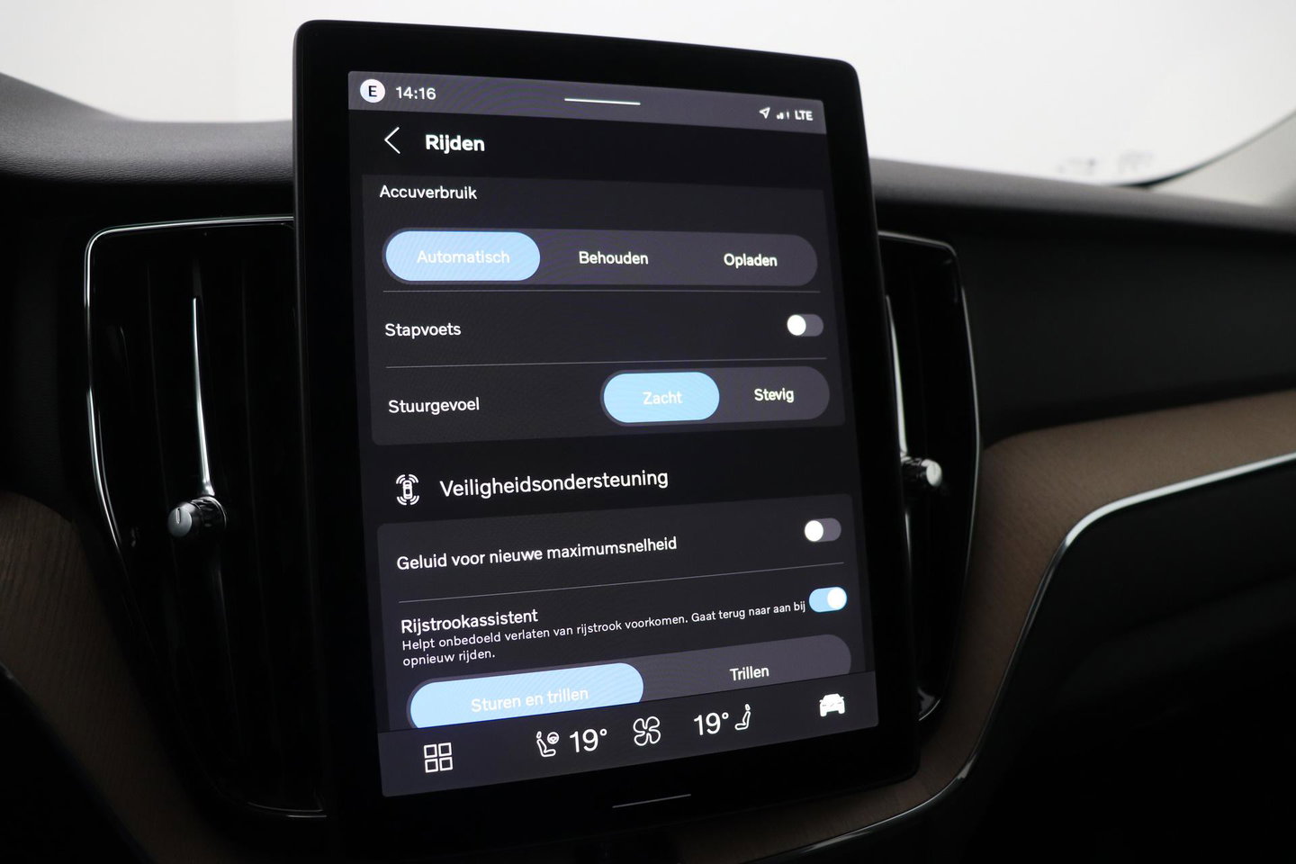 Volvo XC60 T6 Plug-in hybrid Plus Dark | NIEUW | Head-Up | ACC | 360° Camera | Panoramadak | BLIS