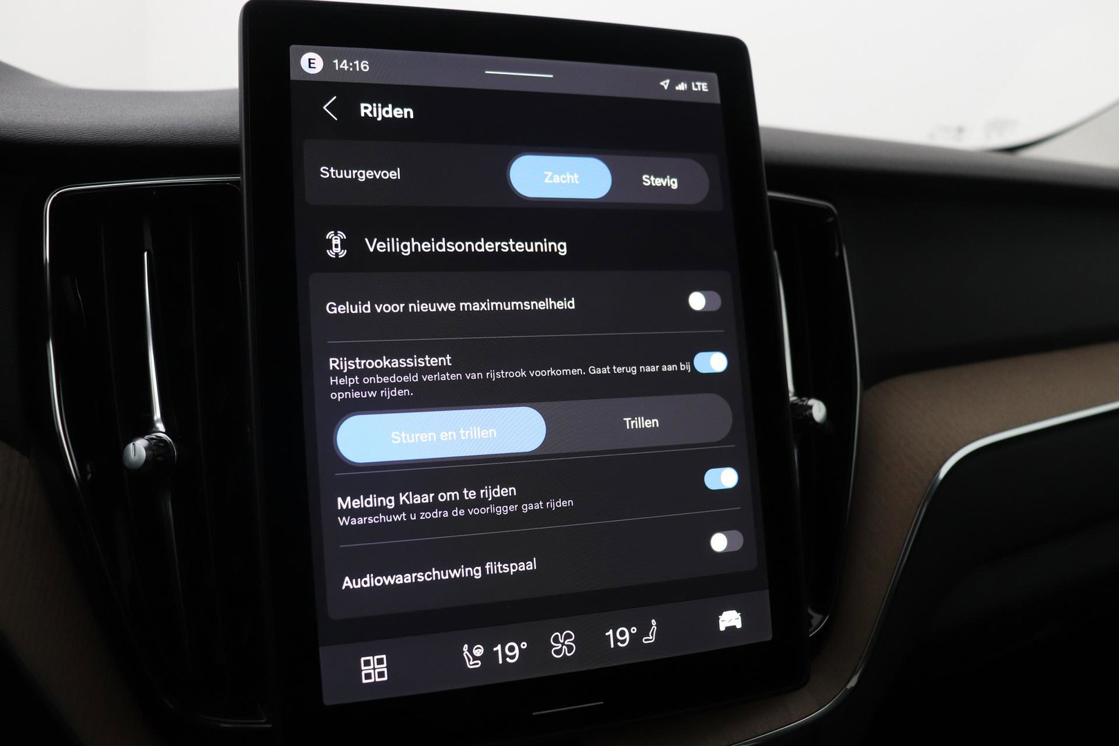 Volvo XC60 T6 Plug-in hybrid Plus Dark | NIEUW | Head-Up | ACC | 360° Camera | Panoramadak | BLIS