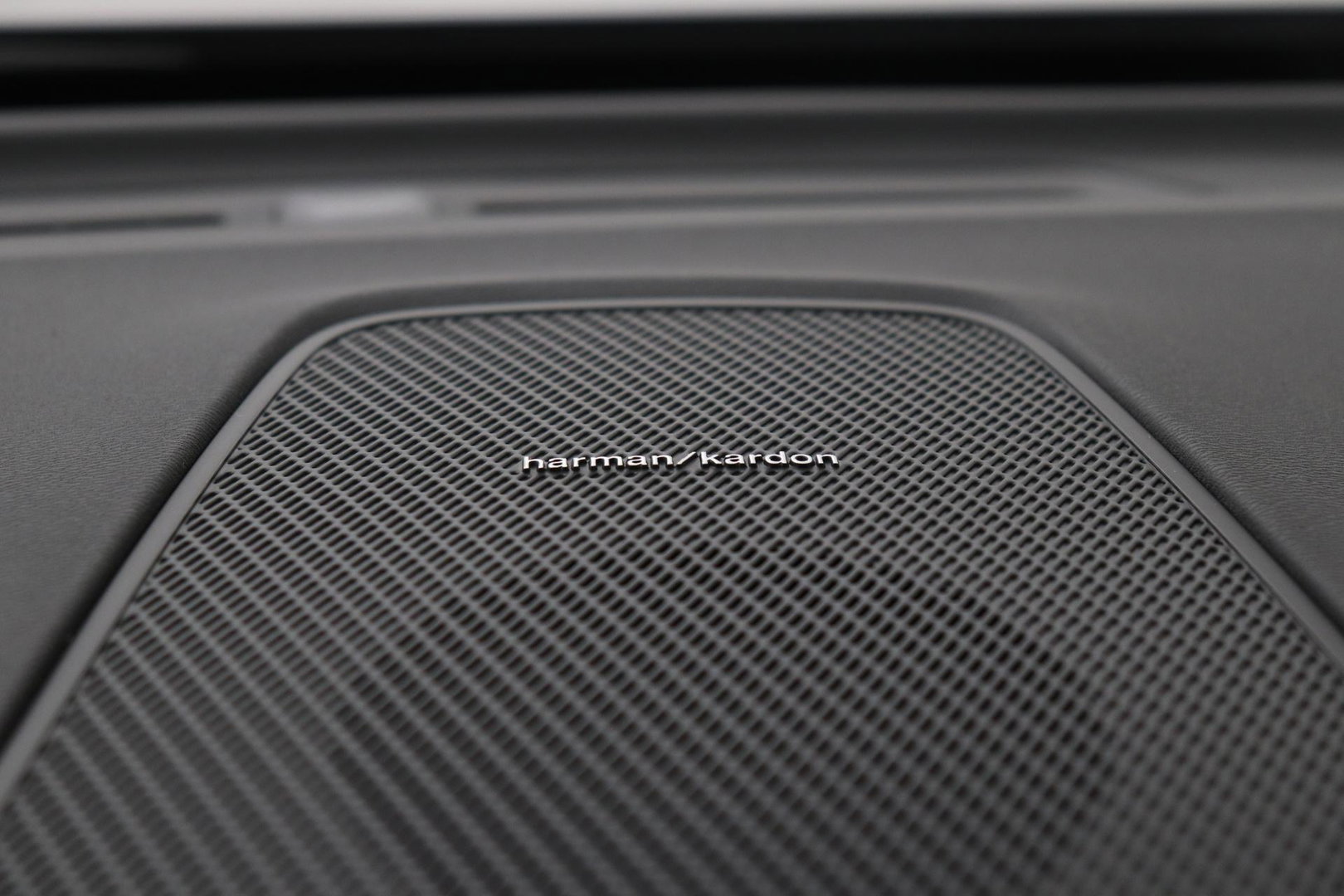 Volvo XC60 T6 Plug-in hybrid Plus Dark | NIEUW | Head-Up | ACC | 360° Camera | Panoramadak | BLIS