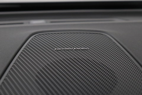 Volvo XC60 T6 Plug-in hybrid Plus Dark | NIEUW | Head-Up | ACC | 360° Camera | Panoramadak | BLIS