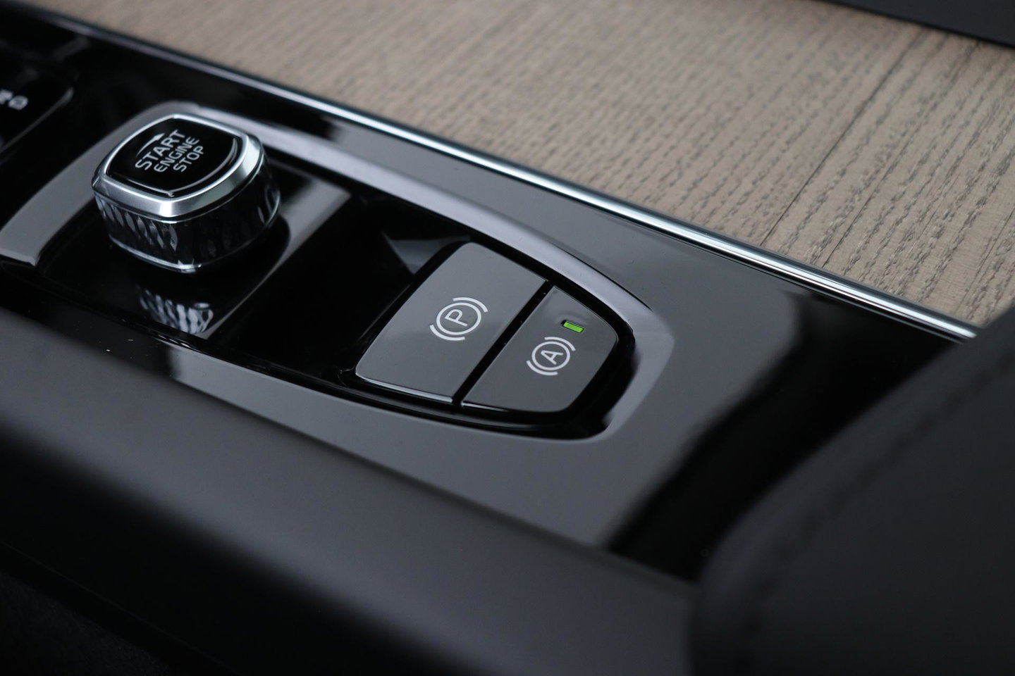 Volvo XC60 T6 Plug-in hybrid Plus Dark | NIEUW | Head-Up | ACC | 360° Camera | Panoramadak | BLIS