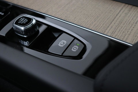 Volvo XC60 T6 Plug-in hybrid Plus Dark | NIEUW | Head-Up | ACC | 360° Camera | Panoramadak | BLIS