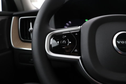 Volvo XC60 T6 Plug-in hybrid Plus Dark | NIEUW | Head-Up | ACC | 360° Camera | Panoramadak | BLIS