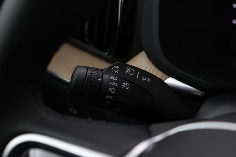 Volvo XC60 T6 Plug-in hybrid Plus Dark | NIEUW | Head-Up | ACC | 360° Camera | Panoramadak | BLIS
