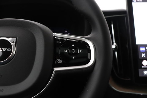 Volvo XC60 T6 Plug-in hybrid Plus Dark | NIEUW | Head-Up | ACC | 360° Camera | Panoramadak | BLIS
