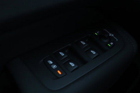 Volvo XC60 T6 Plug-in hybrid Plus Dark | NIEUW | Head-Up | ACC | 360° Camera | Panoramadak | BLIS
