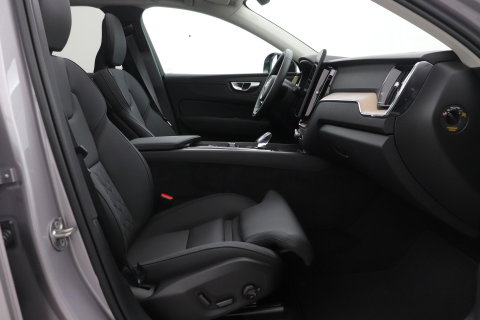 Volvo XC60 T6 Plug-in hybrid Plus Dark | NIEUW | Head-Up | ACC | 360° Camera | Panoramadak | BLIS