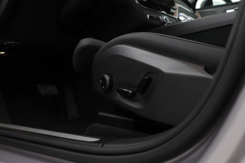 Volvo XC60 T6 Plug-in hybrid Plus Dark | NIEUW | Head-Up | ACC | 360° Camera | Panoramadak | BLIS