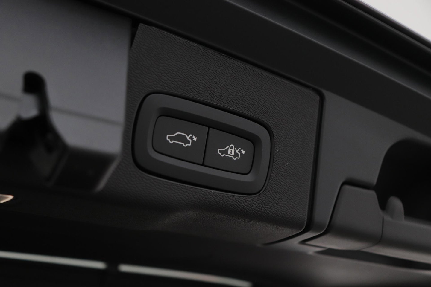 Volvo XC60 T6 Plug-in hybrid Plus Dark | NIEUW | Head-Up | ACC | 360° Camera | Panoramadak | BLIS
