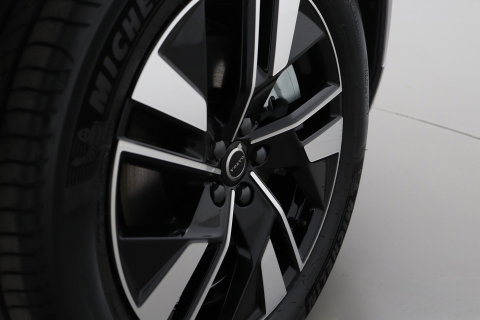 Volvo XC60 T6 Plug-in hybrid Plus Dark | NIEUW | Head-Up | ACC | 360° Camera | Panoramadak | BLIS