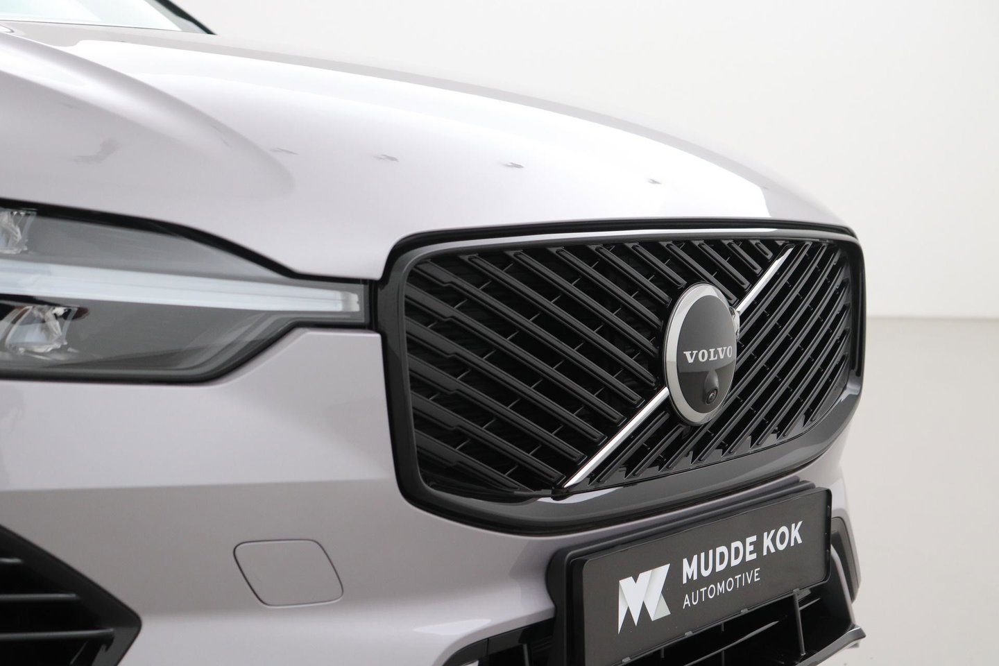 Volvo XC60 T6 Plug-in hybrid Plus Dark | NIEUW | Head-Up | ACC | 360° Camera | Panoramadak | BLIS