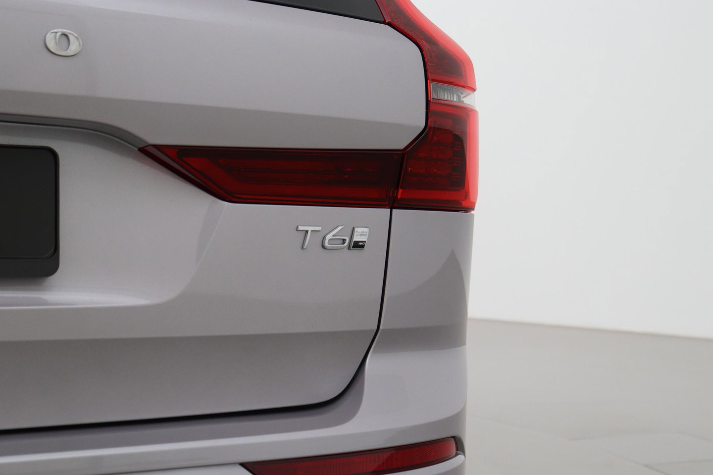 Volvo XC60 T6 Plug-in hybrid Plus Dark | NIEUW | Head-Up | ACC | 360° Camera | Panoramadak | BLIS
