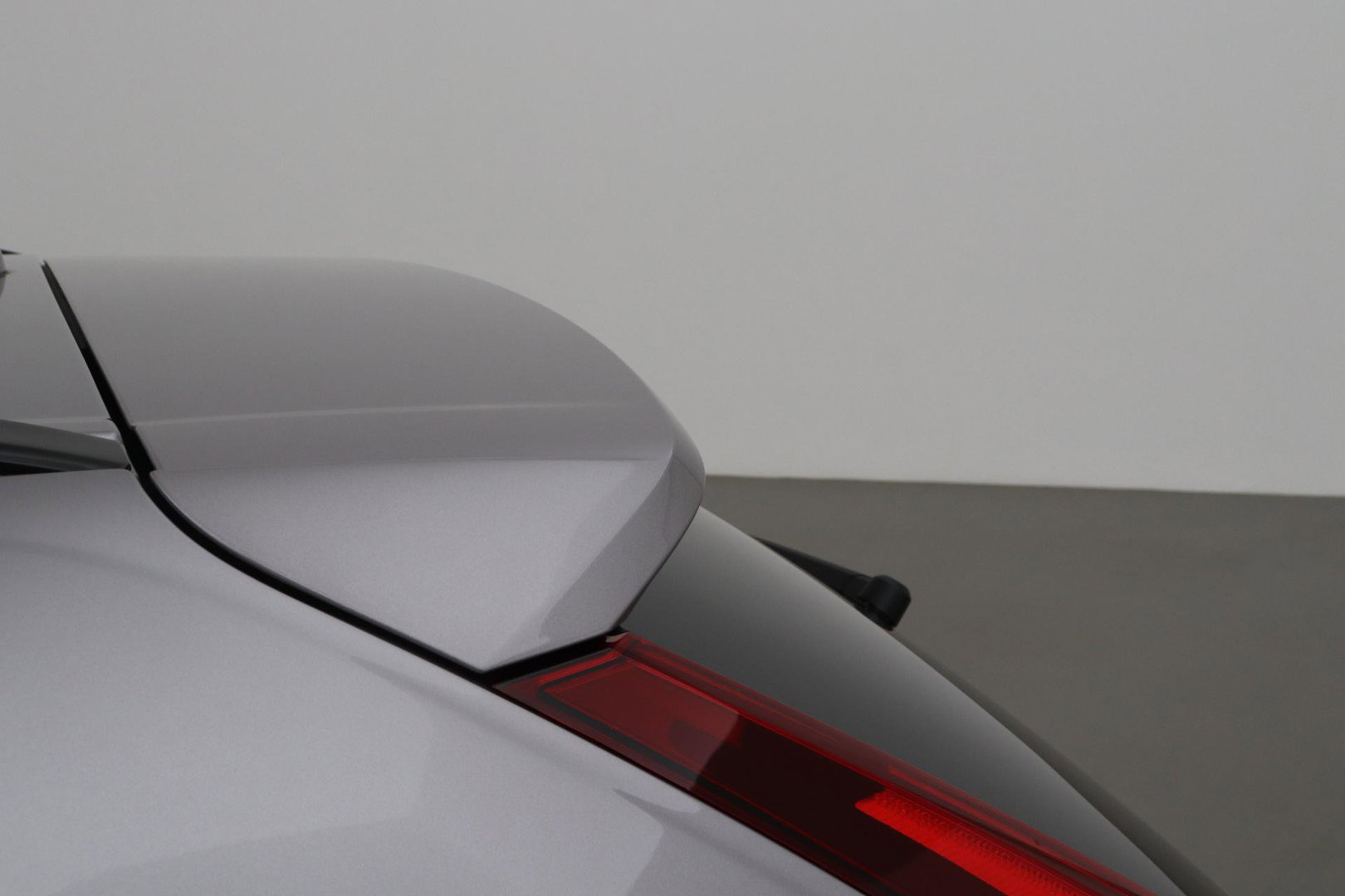 Volvo XC60 T6 Plug-in hybrid Plus Dark | NIEUW | Head-Up | ACC | 360° Camera | Panoramadak | BLIS