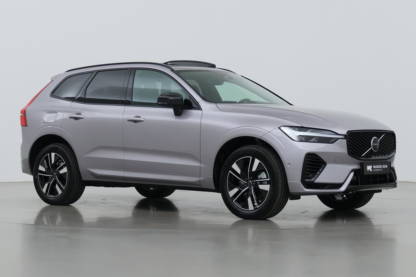 Volvo XC60 T6 Plug-in hybrid Plus Dark | NIEUW | Head-Up | ACC | 360° Camera | Panoramadak | BLIS
