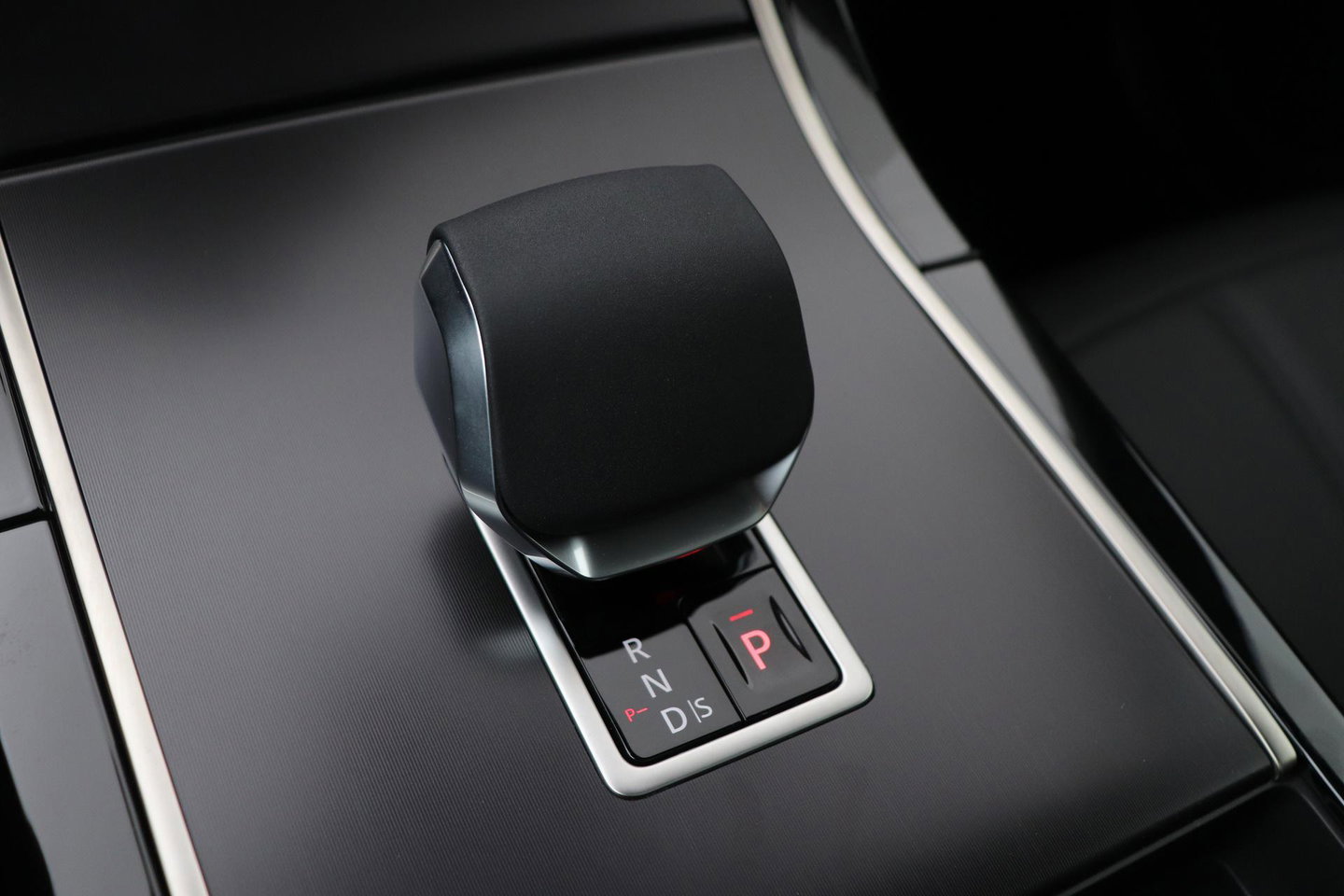 Land Rover Range Rover Evoque P270e PHEV Dynamic SE | Black Pack | Panoramadak | Meridian | ACC | 360 Camera | Stoel+Stuurverwarming