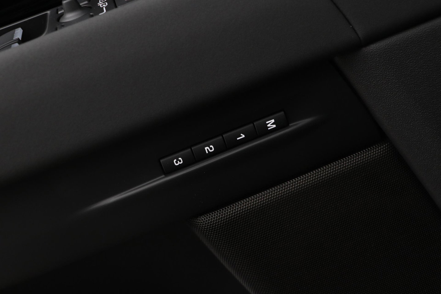 Land Rover Range Rover Evoque P270e PHEV Dynamic SE | Black Pack | Panoramadak | Meridian | ACC | 360 Camera | Stoel+Stuurverwarming