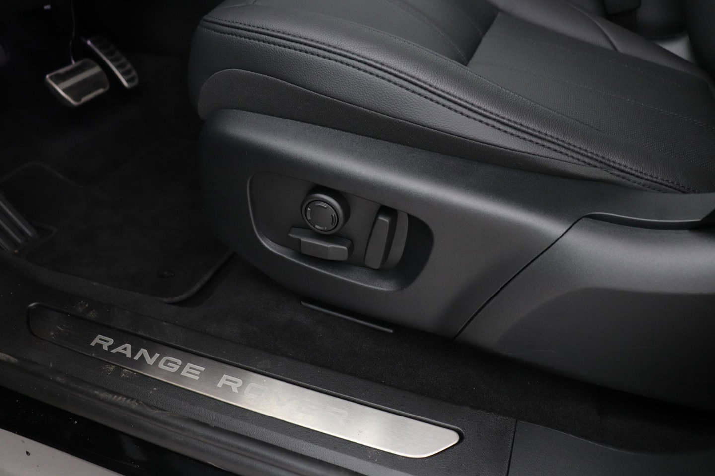 Land Rover Range Rover Evoque P270e PHEV Dynamic SE | Black Pack | Panoramadak | Meridian | ACC | 360 Camera | Stoel+Stuurverwarming