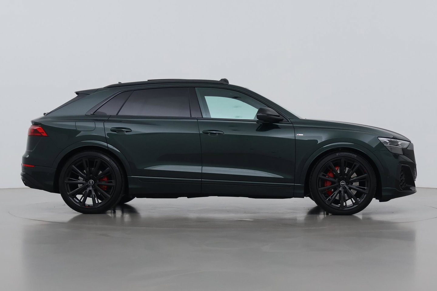 Audi Q8 60 TFSI e quattro Pro Line S Competition | Verde Zeltweg | Luchtvering | Trekhaak | Soft-Close | Panoramadak | B&O | 23 Inch
