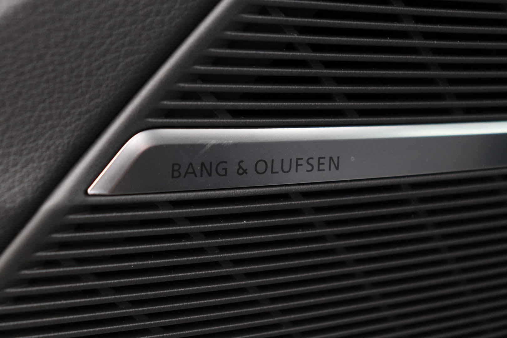 Audi Q8 60 TFSI e quattro Pro Line S Competition | Verde Zeltweg | Luchtvering | Trekhaak | Soft-Close | Panoramadak | B&O | 23 Inch