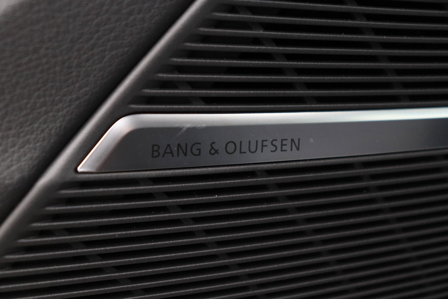 Audi Q8 60 TFSI e quattro Pro Line S Competition | Verde Zeltweg | Luchtvering | Trekhaak | Soft-Close | Panoramadak | B&O | 23 Inch