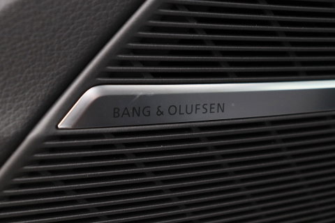 Audi Q8 60 TFSI e quattro Pro Line S Competition | Verde Zeltweg | Luchtvering | Trekhaak | Soft-Close | Panoramadak | B&O | 23 Inch