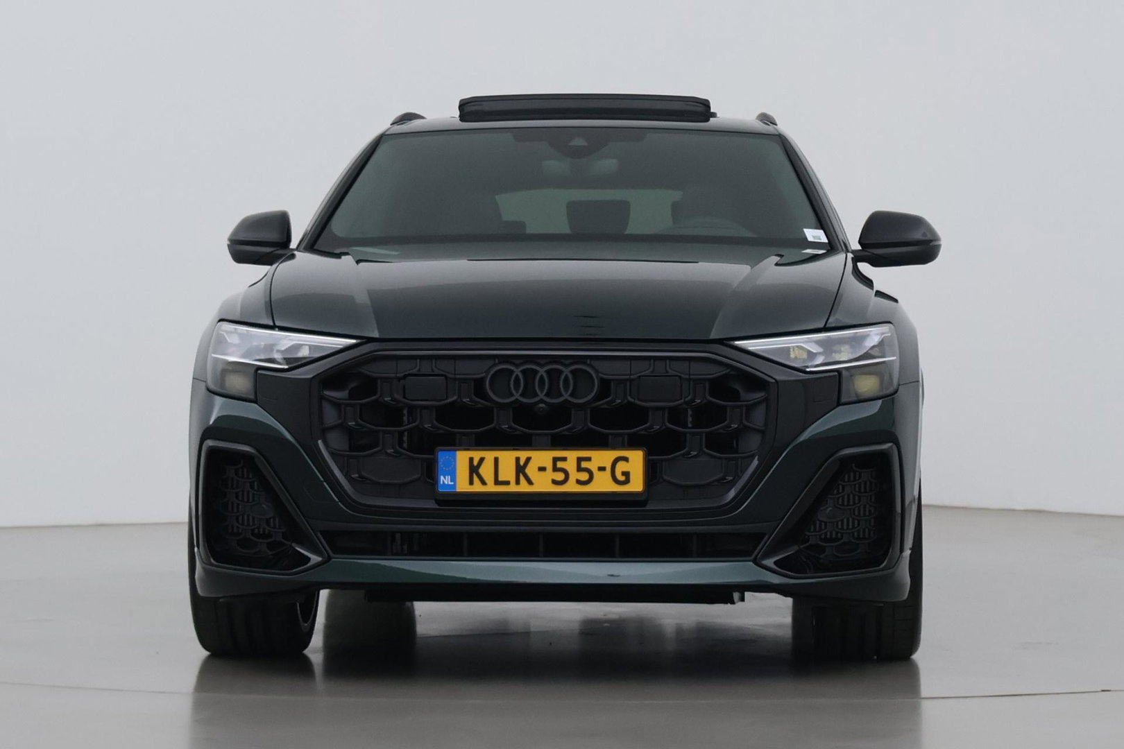 Audi Q8 60 TFSI e quattro Pro Line S Competition | Verde Zeltweg | Luchtvering | Trekhaak | Soft-Close | Panoramadak | B&O | 23 Inch