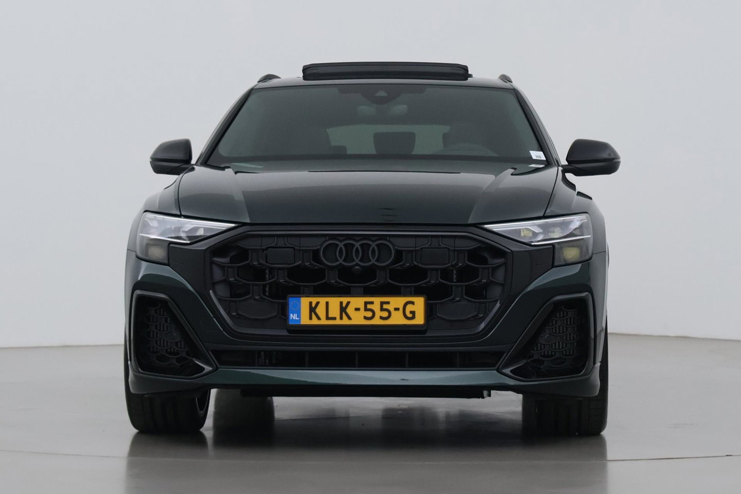 Audi Q8 60 TFSI e quattro Pro Line S Competition | Verde Zeltweg | Luchtvering | Trekhaak | Soft-Close | Panoramadak | B&O | 23 Inch
