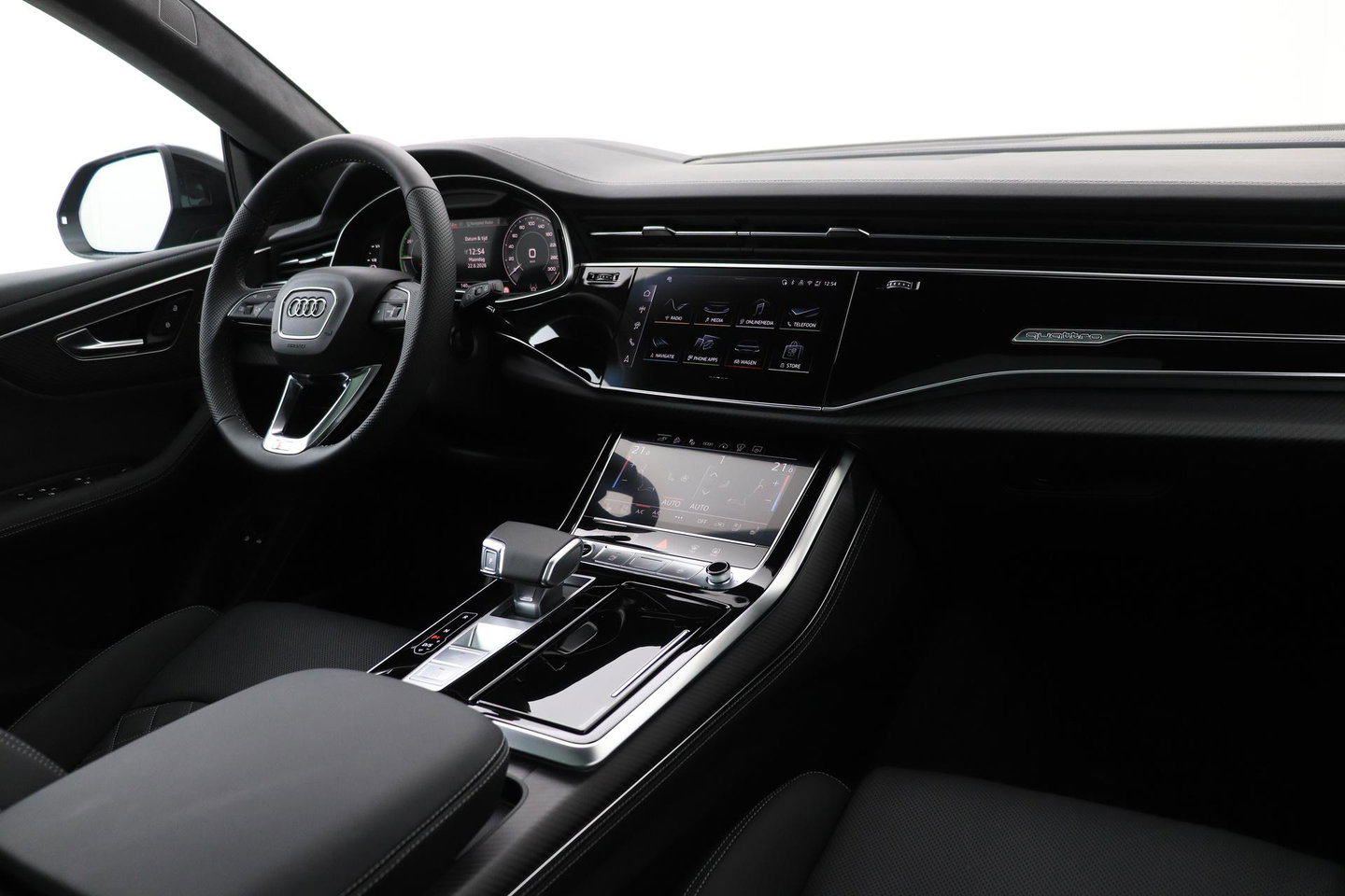 Audi Q8 60 TFSI e quattro Pro Line S Competition | Verde Zeltweg | Luchtvering | Trekhaak | Soft-Close | Panoramadak | B&O | 23 Inch