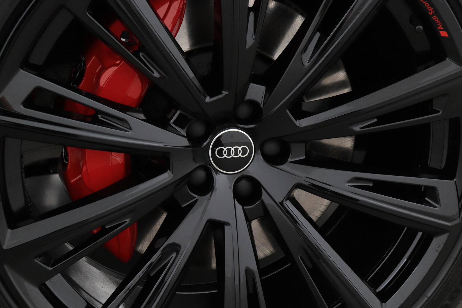 Audi Q8 60 TFSI e quattro Pro Line S Competition | Verde Zeltweg | Luchtvering | Trekhaak | Soft-Close | Panoramadak | B&O | 23 Inch