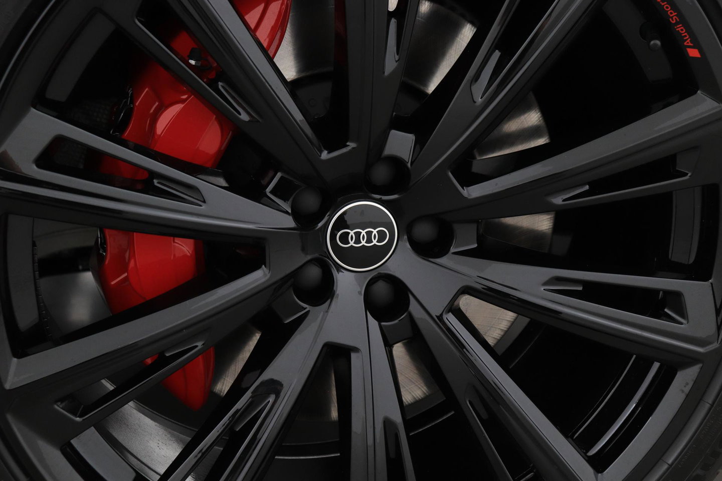Audi Q8 60 TFSI e quattro Pro Line S Competition | Verde Zeltweg | Luchtvering | Trekhaak | Soft-Close | Panoramadak | B&O | 23 Inch