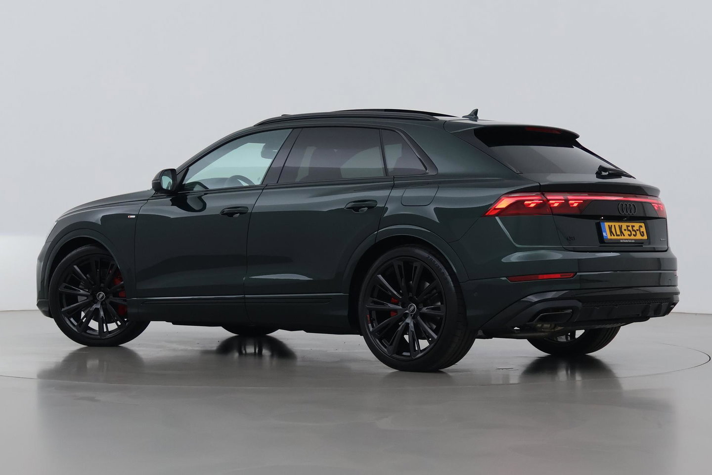 Audi Q8 60 TFSI e quattro Pro Line S Competition | Verde Zeltweg | Luchtvering | Trekhaak | Soft-Close | Panoramadak | B&O | 23 Inch