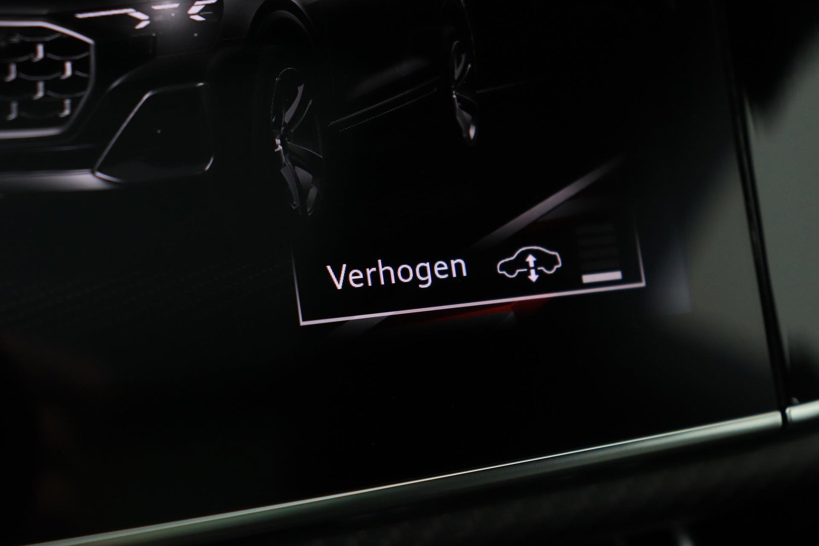 Audi Q8 60 TFSI e quattro Pro Line S Competition | Verde Zeltweg | Luchtvering | Trekhaak | Soft-Close | Panoramadak | B&O | 23 Inch