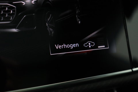 Audi Q8 60 TFSI e quattro Pro Line S Competition | Verde Zeltweg | Luchtvering | Trekhaak | Soft-Close | Panoramadak | B&O | 23 Inch