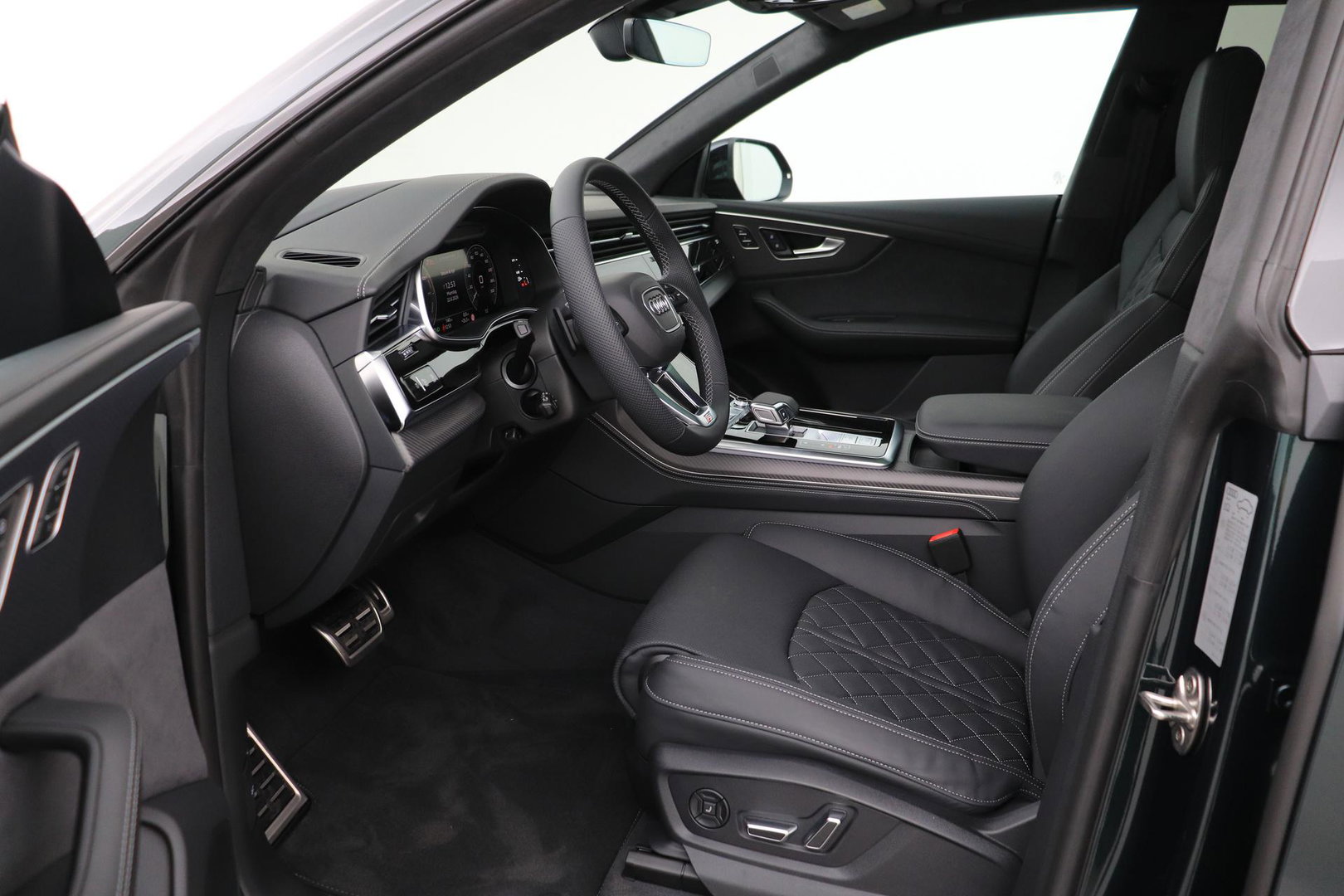 Audi Q8 60 TFSI e quattro Pro Line S Competition | Verde Zeltweg | Luchtvering | Trekhaak | Soft-Close | Panoramadak | B&O | 23 Inch