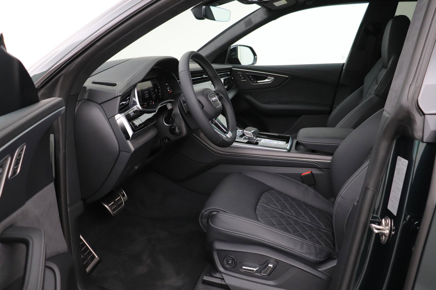 Audi Q8 60 TFSI e quattro Pro Line S Competition | Verde Zeltweg | Luchtvering | Trekhaak | Soft-Close | Panoramadak | B&O | 23 Inch