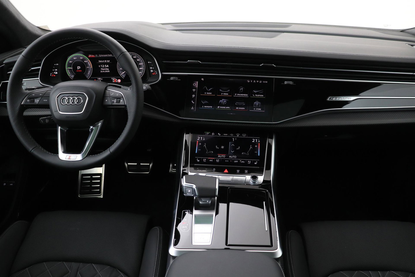 Audi Q8 60 TFSI e quattro Pro Line S Competition | Verde Zeltweg | Luchtvering | Trekhaak | Soft-Close | Panoramadak | B&O | 23 Inch