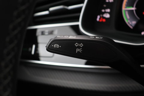 Audi Q8 60 TFSI e quattro Pro Line S Competition | Verde Zeltweg | Luchtvering | Trekhaak | Soft-Close | Panoramadak | B&O | 23 Inch