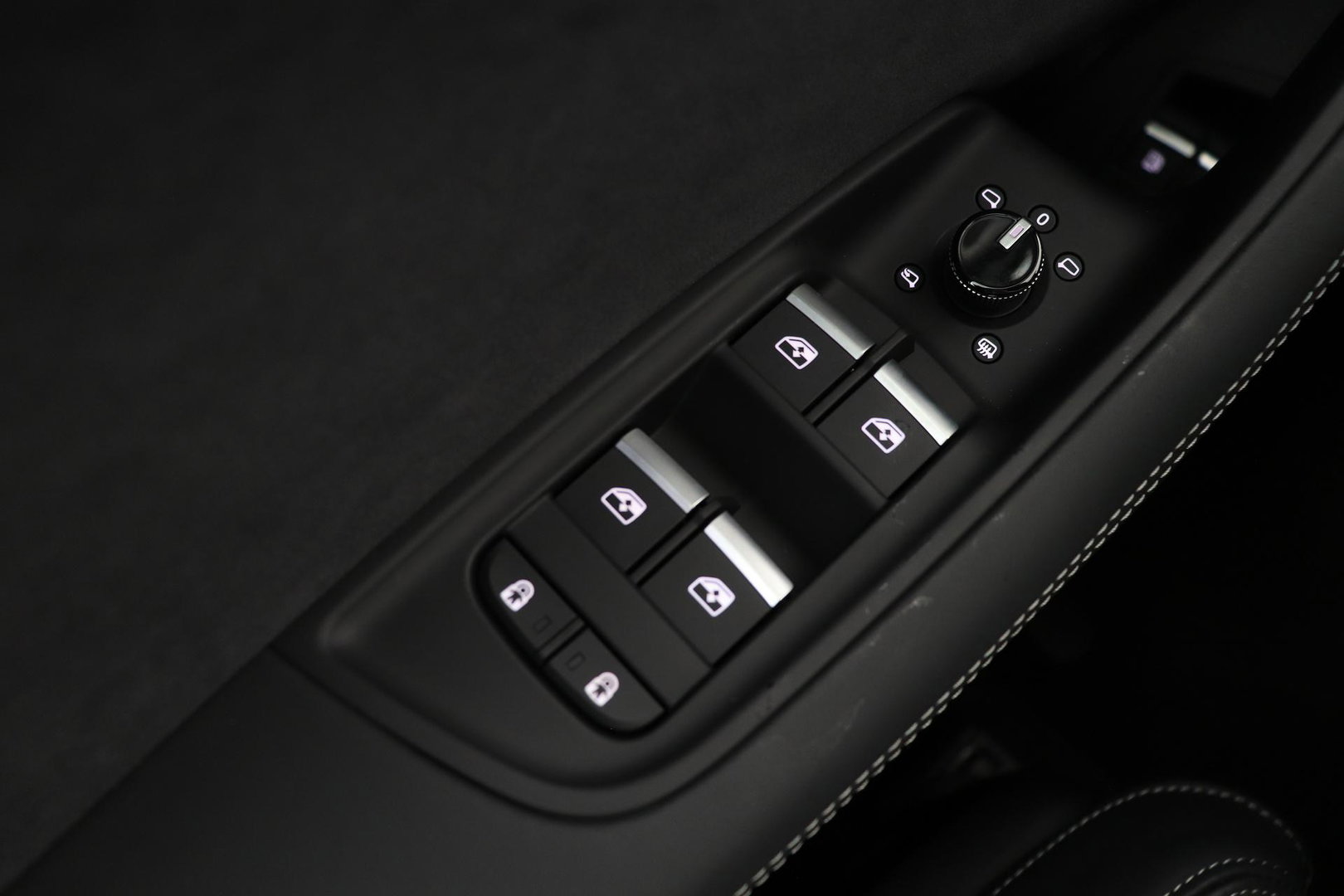 Audi Q8 60 TFSI e quattro Pro Line S Competition | Verde Zeltweg | Luchtvering | Trekhaak | Soft-Close | Panoramadak | B&O | 23 Inch
